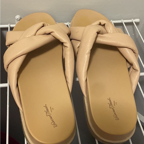 Puffer Strap Flat Sandals - Picture 2 of 2